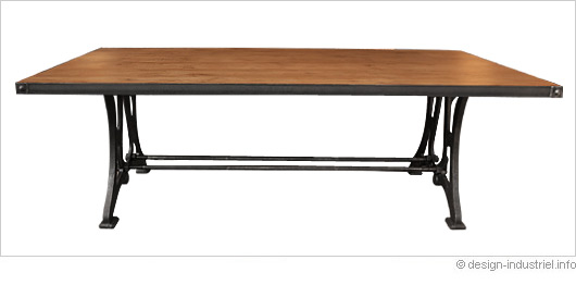 grande-table-style-indus-pour-loft.jpg